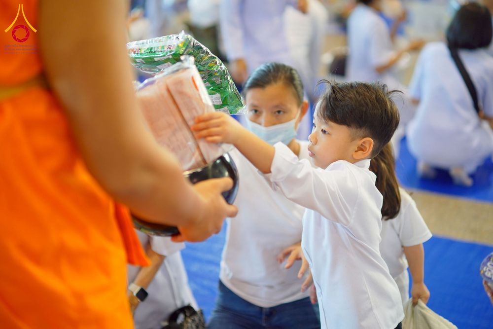 ภาพ No.277040:วันอาทิตย์ที่ 7 ธันวาคม พ.ศ. 2568 พิธีตักบาตรอาทิตย์ต้นเดือน ณ บ้านแก้วเรือนทองคุณยายฯ วัดพระธรรมกาย