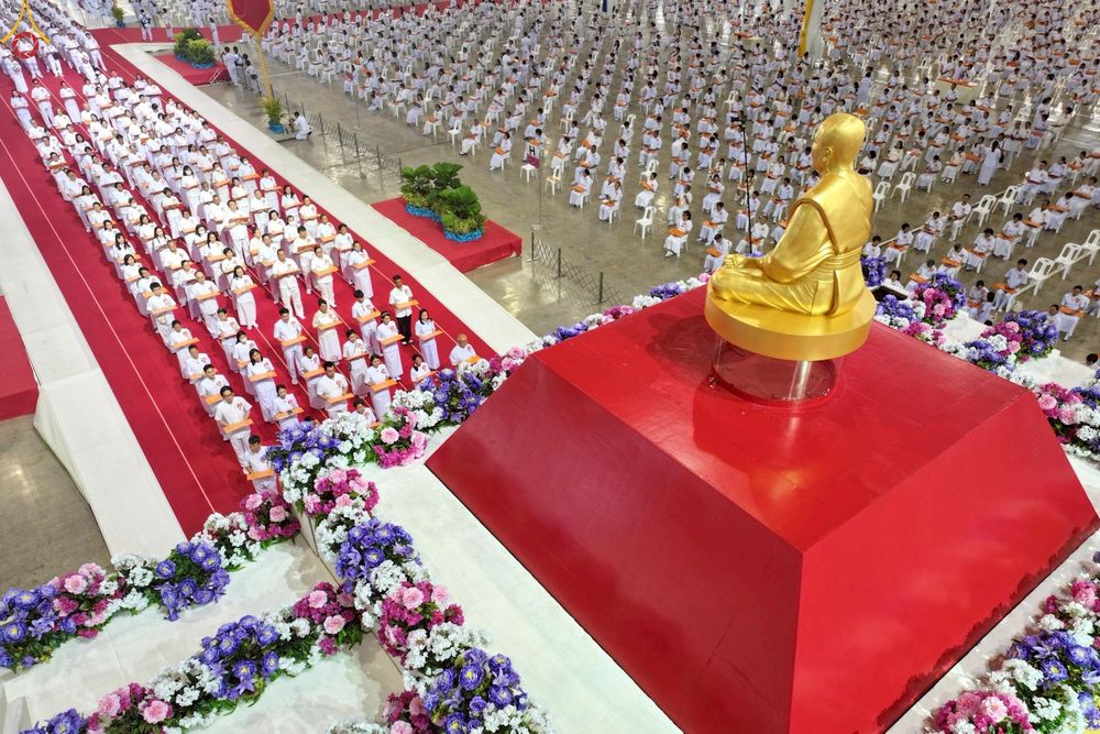 ภาพ No.251603:วันที่ 10 ตุลาคม พ.ศ. 2568 พิธีทอดผ้าป่าสมทบกฐินวัดพระธรรมกาย และสมทบกฐิน 30,000 กว่าวัดทั่วประเทศ ครั้งที่ 3 ณ สภาธรรมกายสากล วัดพระธรรมกาย