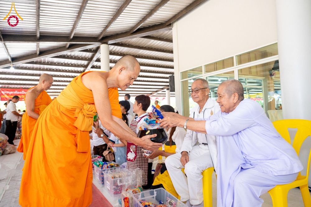 ภาพ No.156193:พิธีถวายสังฆทานแด่คณะสงฆ์ 323 วัด 4 จังหวัดชายแดนภาคใต้ ปีที่ 20 ครั้งที่ 173 พิธีมอบกองทุนหนุนแรงใจช่วยครูใต้ ปีที่ 17 ครั้งที่ 137 วันเสาร์ที่ 21 กันยายน พ.ศ.2567 ณ ศูนย์ปฏิบัติธรรมภาคใต้ อ.บางกล่ำ จ.สงขลา