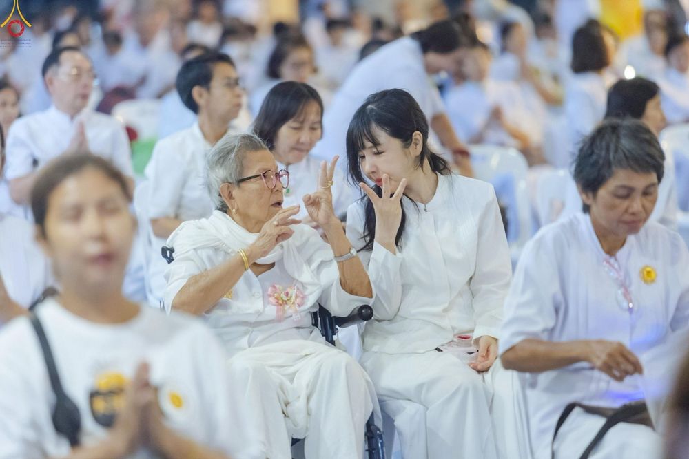 ภาพ No.244451:วันที่ 7 กันยายน พ.ศ. 2568 พิธีฉลองชัยสวดมนต์บทธัมมจักกัปปวัตตนสูตร 7,681,108,108 จบ ณ มหารัตนวิหารคด วัดพระธรรมกาย