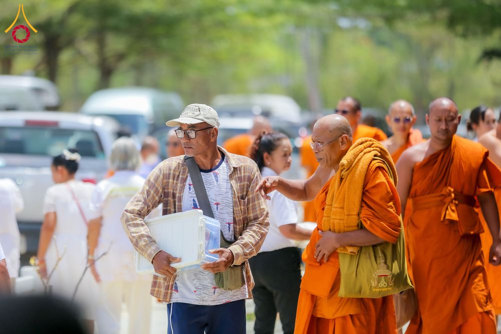 ภาพ No.313791:วันเสาร์ที่ 14 มีนาคม พ.ศ. 2569 พิธีตักบาตรแด่คณะสงฆ์ 323 วัด 4 จังหวัดชายแดนภาคใต้ พิธีถวายสังฆทานแด่คณะสงฆ์ 323 วัด ปีที่ 22 ครั้งที่ 183 พิธีมอบกองทุนหนุนแรงใจช่วยครูใต้ ปีที่ 19 ครั้งที่ 146 และพิธีทำบุญอุทิศส่วนกุศลให้ผู้วายชนม์ ณ ศูนย์ปฏิบัติธรรมภา