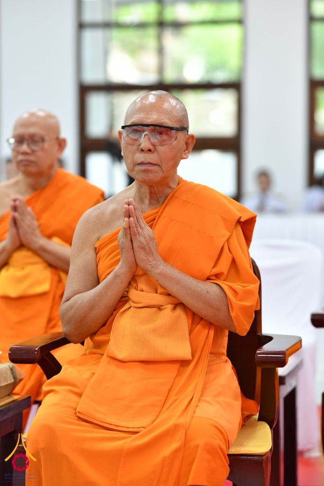 ภาพ No.344220:วันที่ 12 สิงหาคม พ.ศ. 2569  พสกนิกรชาวอำเภอคลองหลวง พร้อมใจร่วมพิธีสวดพระพุทธมนต์และทำบุญตักบาตรถวายพระราชกุศล เนื่องในวันคล้ายวันพระราชสมภพ สมเด็จพระบรมราชชนนีพันปีหลวง และวันแม่แห่งชาติ 12 สิงหาคม 2569