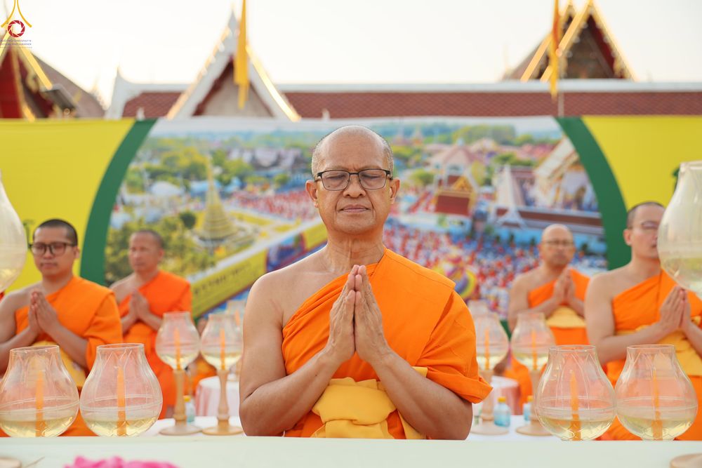 ภาพ No.293942:วันที่ 14 มกราคม พ.ศ. 2569 พิธีจุดประทีปถวายเป็นพุทธบูชา และบูชาธรรมมหาปูชนียาจารย์  ณ วัดสองพี่น้อง ต.ต้นตาล อ.สองพี่น้อง จ.สุพรรณบุรี ในโครงการธรรมยาตรา กตัญญูบูชา มหาปูชนียาจารย์ พระมงคลเทพมุนี(สด จนฺทสโร) พระผู้ปราบมาร อนุสรณ์สถาน 7 แห่ง ปีที่ 14