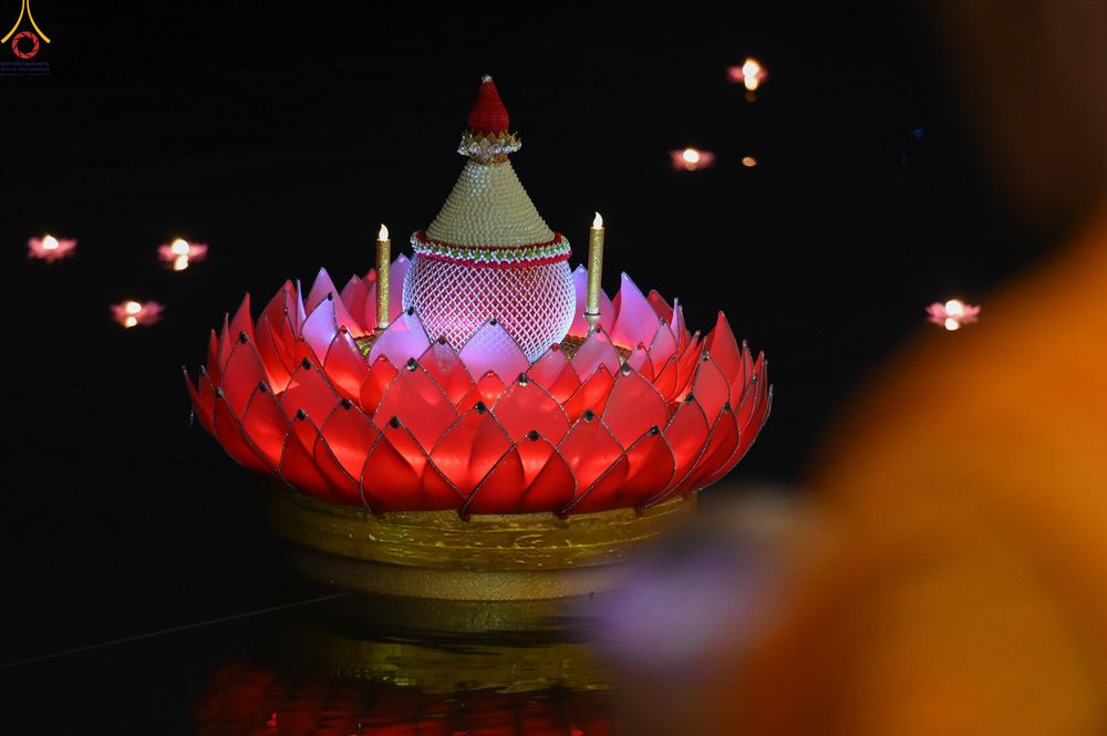 ภาพ No.301361:วันที่ 22 มกราคม พ.ศ. 2569 พิธีลอยประทีปธรรมถวายเป็นพุทธบูชา และบูชาธรรมมหาปูชนียาจารย์  ณ อนุสรณ์สถานลำดับที่ 5 สถานที่เผยแผ่วิชชาธรรมกายครั้งแรก อนุสรณ์สถานบางปลา วัดบางปลา อำเภอบางเลน จังหวัดนครปฐม ในโครงการธรรมยาตรา กตัญญูบูชา มหาปูชนียาจารย์ พระมงคล