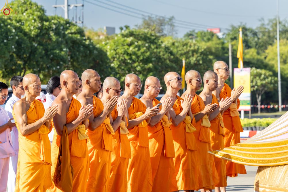 ภาพ No.296122:ภาพเบื้องหลังอาสาสมัครรวมใจ ชุดที่ 1 ในโครงการธรรมยาตรา กตัญญูบูชา มหาปูชนียาจารย์ พระมงคลเทพมุนี(สด จนฺทสโร) พระผู้ปราบมาร อนุสรณ์สถาน 7 แห่ง ปีที่ 14