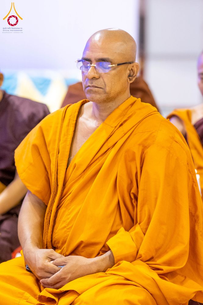 ภาพ No.325640:วันที่ 26 เมษายน พ.ศ.2569 กิจกรรมงานบุญวันอาทิตย์ สาธุชนปฏิบัติธรรมร่วมกัน ณ ห้องแก้วสารพัด 1 วัดพระธรรมกาย ปทุมธานี