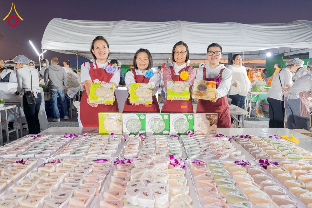 ภาพ No.291413:วันที่ 10 มกราคม พ.ศ. 2569 พิธีถวายภัตตาหารเป็นสังฆทาน แด่พระธรรมยาตรา ณ อนุสรณ์สถานคลองบางนางแท่น อ.สามพราน จ.นครปฐม ในโครงการธรรมยาตรา กตัญญูบูชา มหาปูชนียาจารย์ พระมงคลเทพมุนี(สด จนฺทสโร) พระผู้ปราบมาร อนุสรณ์สถาน 7 แห่ง ปีที่ 14