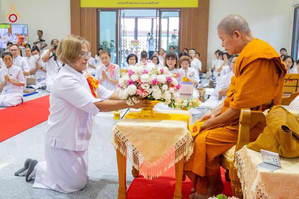 ภาพ No.336222:วันจันทร์ที่ 22 มิถุนายน พ.ศ.2569 พิธีอัญเชิญพระธรรมกาย และบรรจุพระบรมสารีริกธาตุ  ภายในเกศดอกบัวตูม องค์พระประธาน ณ อาคารสมปรารถนา วัดกลางธนรินทร์ ต.บ้านแป้ง อ.พรหมบุรี จ.สิงห์บุรี