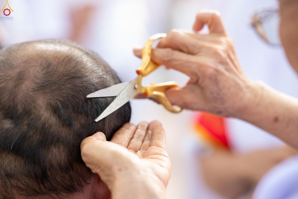 ภาพ No.319759:วันอาทิตย์ที่ 5 เมษายน พ.ศ.2569 พิธีตัดปอยผม และปลงผมนาคธรรมทายาท โครงการบรรพชาและอุปสมบทหมู่ รุ่นบูชาธรรม 82 ปี หลวงพ่อธัมมชโย