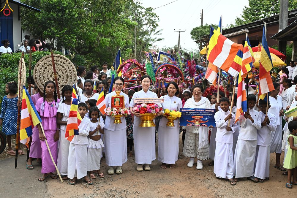 ภาพ No.278857:วันที่ 1 พฤศจิกายน  2568 กฐินสมทบวัดต่างประเทศ โดยคณะศิษยานุศิษย์ บูชาธรรม 81 ปี หลวงพ่อธัมมชโย กฐินช้างศรีลังกา  ณ วัดสุวรรณวิหาร เขตอาวิซาเวรี ประเทศศรีลังกา