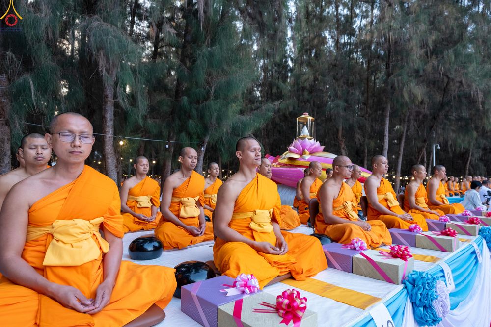 ภาพ No.289183:วันที่ 7 มกราคม พ.ศ. 2569 พิธีตักบาตรพระธรรมยาตรา ณ อนุสรณ์สถานลำดับที่ 1 สถานที่เกิดด้วยรูปกายเนื้อ อนุสรณ์สถานมหาวิหารพระมงคลเทพมุนี (โลตัสแลนด์) อ.สองพี่น้อง จ.สุพรรณบุรี ในโครงการธรรมยาตรา กตัญญูบูชา มหาปูชนียาจารย์ พระมงคลเทพมุนี(สด จนฺทสโร) พระผู้ป