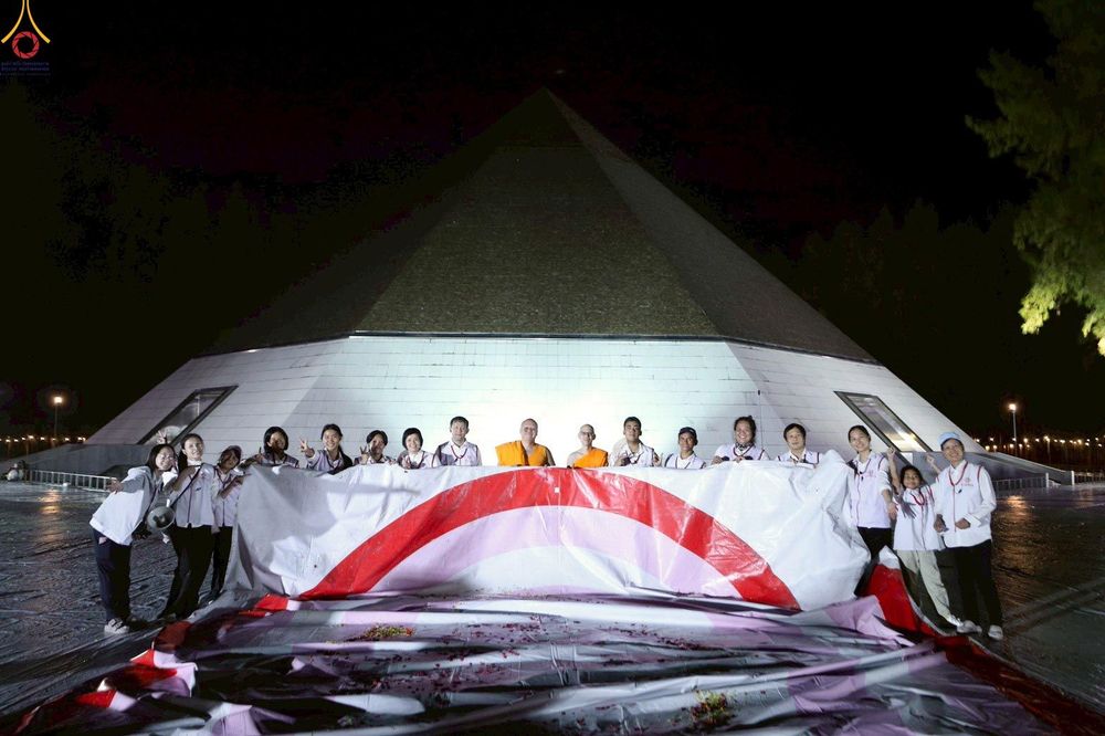 ภาพ No.296333:ภาพเบื้องหลังอาสาสมัครรวมใจ ชุดที่ 2 ในโครงการธรรมยาตรา กตัญญูบูชา มหาปูชนียาจารย์ พระมงคลเทพมุนี(สด จนฺทสโร) พระผู้ปราบมาร อนุสรณ์สถาน 7 แห่ง ปีที่ 14