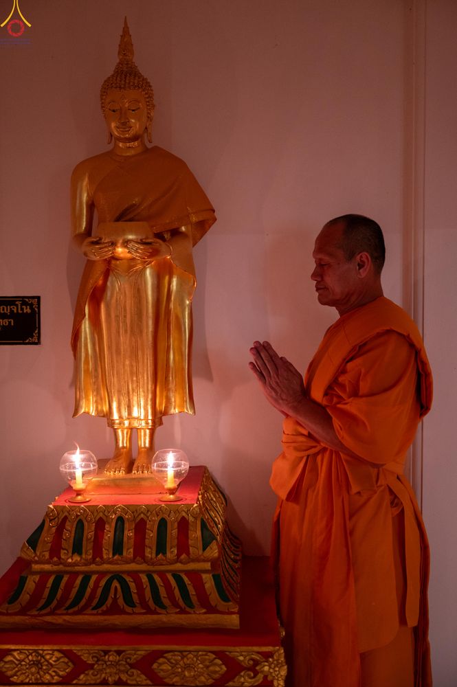 ภาพ No.294153:วันที่ 13 มกราคม พ.ศ. 2569 พิธีจุดประทีปถวายเป็นพุทธบูชา และบูชาธรรมมหาปูชนียาจารย์  (ภาพชุดที่ 2) ณ วัดสองพี่น้อง ต.ต้นตาล อ.สองพี่น้อง จ.สุพรรณบุรี ในโครงการธรรมยาตรา กตัญญูบูชา มหาปูชนียาจารย์ พระมงคลเทพมุนี(สด จนฺทสโร) พระผู้ปราบมาร อนุสรณ์สถาน 7 แห่