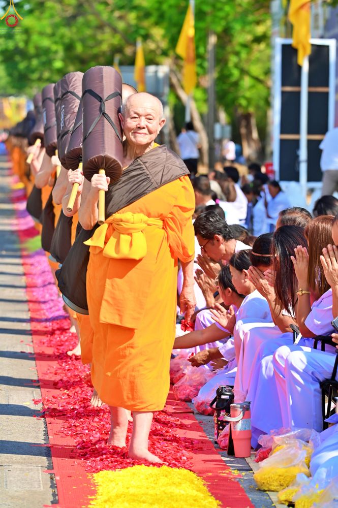 ภาพ No.304750:วันที่ 25 มกราคม พ.ศ. 2569 พิธีต้อนรับพระธรรมยาตรา (ภาพชุดที่ 2) รร.สามัคคีราษฏร์บำรุง-วัดพระธรรมกาย ในโครงการธรรมยาตรา กตัญญูบูชา มหาปูชนียาจารย์ พระมงคลเทพมุนี(สด จนฺทสโร) พระผู้ปราบมาร อนุสรณ์สถาน 7 แห่ง ปีที่ 14