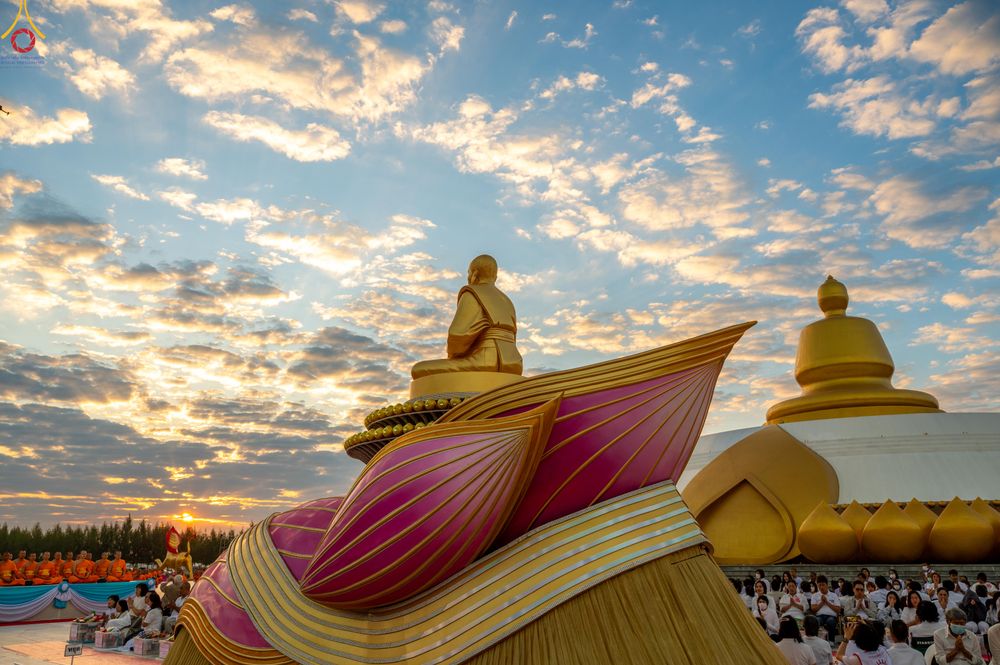 ภาพ No.302423:วันที่ 24 มกราคม พ.ศ. 2569 พิธีตักบาตรพระธรรมยาตรา ณ อนุสรณ์สถานลำดับที่ 5 สถานที่เผยแผ่วิชชาธรรมกายครั้งแรก อนุสรณ์สถานบางปลา วัดบางปลา อำเภอบางเลน จังหวัดนครปฐม ในโครงการธรรมยาตรา กตัญญูบูชา มหาปูชนียาจารย์ พระมงคลเทพมุนี(สด จนฺทสโร) พระผู้ปราบมาร อนุส