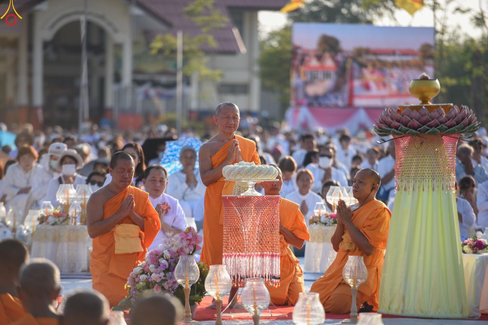 ภาพ No.293843:วันที่ 14 มกราคม พ.ศ. 2569 พิธีจุดประทีปถวายเป็นพุทธบูชา และบูชาธรรมมหาปูชนียาจารย์  ณ วัดสองพี่น้อง ต.ต้นตาล อ.สองพี่น้อง จ.สุพรรณบุรี ในโครงการธรรมยาตรา กตัญญูบูชา มหาปูชนียาจารย์ พระมงคลเทพมุนี(สด จนฺทสโร) พระผู้ปราบมาร อนุสรณ์สถาน 7 แห่ง ปีที่ 14