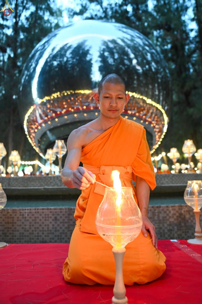 ภาพ No.289124:วันที่ 6 มกราคม พ.ศ. 2569 พิธีจุดประทีปถวายเป็นพุทธบูชา และบูชาธรรมมหาปูชนียาจารย์ ณ อนุสรณ์สถานมหาวิหารพระมงคลเทพมุนี (โลตัสแลนด์) อ.สองพี่น้อง จ.สุพรรณบุรี ในโครงการธรรมยาตรา กตัญญูบูชา มหาปูชนียาจารย์ พระมงคลเทพมุนี(สด จนฺทสโร) พระผู้ปราบมาร อนุสรณ์สถ
