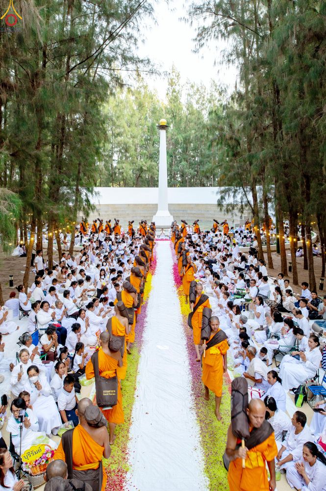 ภาพ No.287883:วันที่ 3 มกราคม พ.ศ. 2569 พิธีต้อนรับพระธรรมยาตรา ครั้งที่ 2 (ภาพชุดที่ 2) ในโครงการธรรมยาตรา กตัญญูบูชา มหาปูชนียาจารย์ พระมงคลเทพมุนี(สด จนฺทสโร) พระผู้ปราบมาร อนุสรณ์สถาน 7 แห่ง ปีที่ 14 ณ อนุสรณ์สถานมหาวิหารพระมงคลเทพมุนี (โลตัสแลนด์) อ.สองพี่น้อง จ.