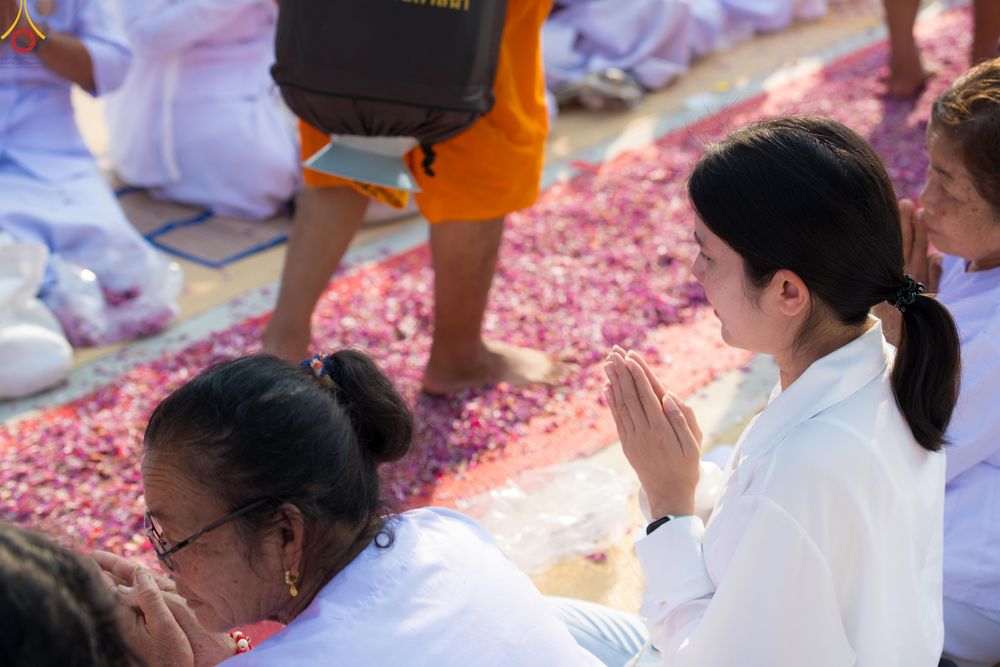 ภาพ No.299643:วันที่ 18 มกราคม พ.ศ. 2569 พิธีต้อนรับพระธรรมยาตรา (ภาพชุดที่ 2) ณ อนุสรณ์สถานลำดับที่ 5  สถานที่เผยแผ่วิชชาธรรมกายครั้งแรก อนุสรณ์สถานบางปลา วัดบางปลา อำเภอบางเลน จังหวัดนครปฐม ในโครงการธรรมยาตรา กตัญญูบูชา มหาปูชนียาจารย์ พระมงคลเทพมุนี(สด จนฺทสโร) พระ