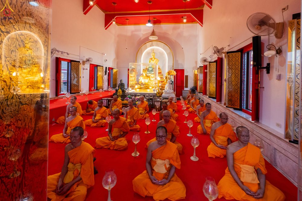 ภาพ No.293890:วันที่ 14 มกราคม พ.ศ. 2569 พิธีจุดประทีปถวายเป็นพุทธบูชา และบูชาธรรมมหาปูชนียาจารย์  ณ วัดสองพี่น้อง ต.ต้นตาล อ.สองพี่น้อง จ.สุพรรณบุรี ในโครงการธรรมยาตรา กตัญญูบูชา มหาปูชนียาจารย์ พระมงคลเทพมุนี(สด จนฺทสโร) พระผู้ปราบมาร อนุสรณ์สถาน 7 แห่ง ปีที่ 14