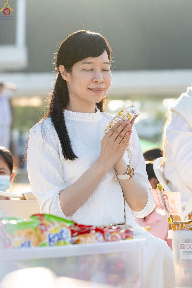 ภาพ No.282766:วันเสาร์ที่ 20 ธันวาคม พ.ศ.2568 พิธีตักบาตรพระ 10,000 รูป (ชุด 2) เนื่องในโอกาส 194 ปี จังหวัดกาญจนบุรี และอุทิศส่วนกุศลให้แด่บรรพชนทั้งหลาย บริเวณถนนสองแคว (Skywalk) เมืองกาญจนบุรี