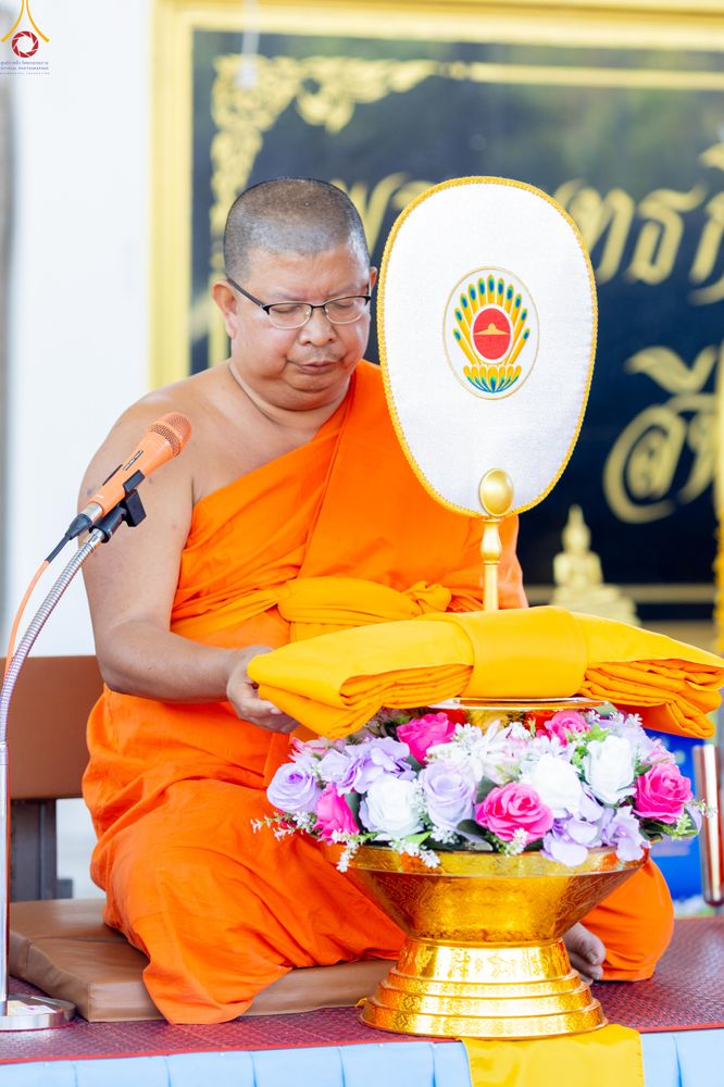 ภาพ No.293330:วันที่ 12 มกราคม พ.ศ. 2569 พิธีทอดผ้าป่าทำนุบำรุงศาสนสถาน ณ วัดพรสวรรค์ อ.สองพี่น้อง จ.สุพรรณบุรี ในโครงการธรรมยาตรา กตัญญูบูชา มหาปูชนียาจารย์ พระมงคลเทพมุนี(สด จนฺทสโร) พระผู้ปราบมาร อนุสรณ์สถาน 7 แห่ง ปีที่ 14