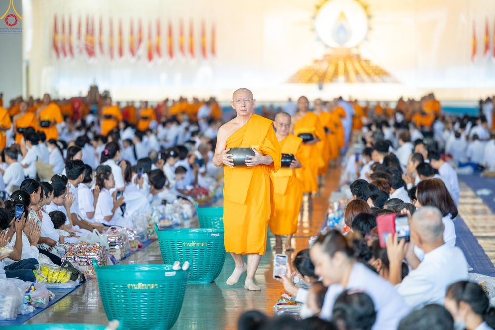 ภาพ No.318168:วันอาทิตย์ต้นเดือนที่ 5 เมษายน พ.ศ.2569 พิธีตักบาตร ณ บ้านแก้วเรือนทองคุณยายอาจารย์ฯ วัดพระธรรมกาย