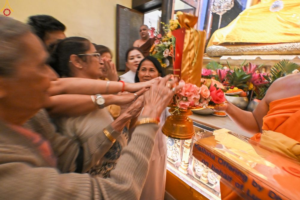 ภาพ No.284082:วันที่ ๔ พฤศจิกายน พุทธศักราช ๒๕๖๘ กฐินสมทบวัดต่างประเทศ โดยคณะศิษยานุศิษย์ บูชาธรรม 81 ปี หลวงพ่อธัมมชโย ณ วัดมหาโพธิ์ เมืองพุทธคยา ประเทศอินเดีย