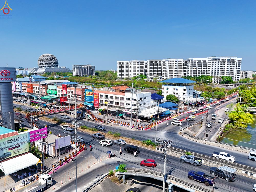 ภาพ No.304264:วันที่ 25 มกราคม พ.ศ. 2569 พิธีต้อนรับพระธรรมยาตรา  รร.สามัคคีราษฏร์บำรุง-วัดพระธรรมกาย ในโครงการธรรมยาตรา กตัญญูบูชา มหาปูชนียาจารย์ พระมงคลเทพมุนี(สด จนฺทสโร) พระผู้ปราบมาร อนุสรณ์สถาน 7 แห่ง ปีที่ 14