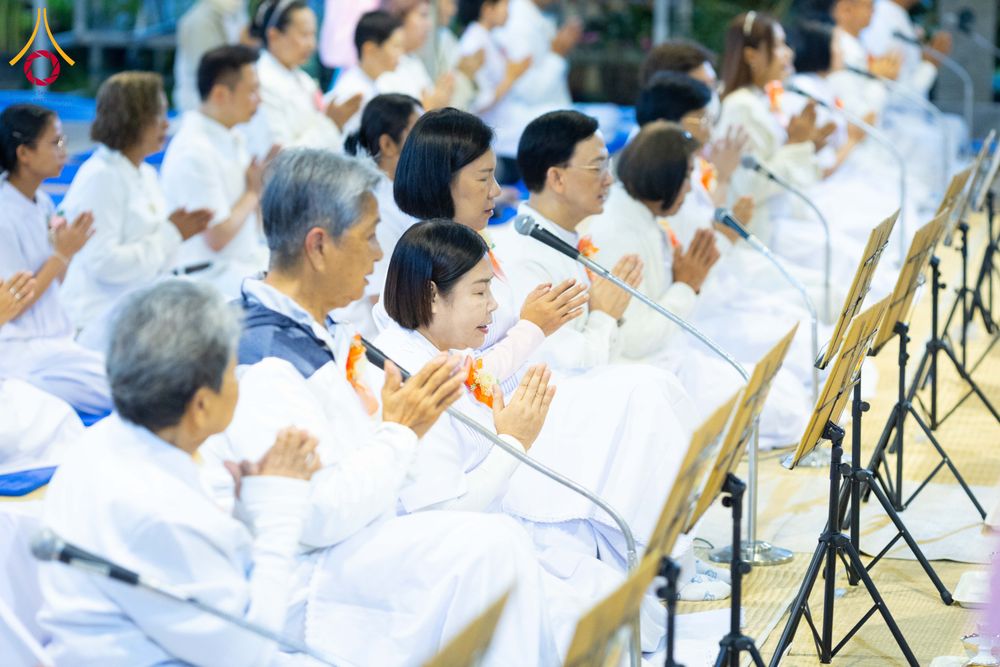 ภาพ No.292572:วันที่ 12 มกราคม พ.ศ. 2569 พิธีถวายภัตตาหารเป็นสังฆทาน แด่พระธรรมยาตรา ณ อนุสรณ์สถานมหาวิหารพระมงคลเทพมุนี (โลตัสแลนด์) อ.สองพี่น้อง จ.สุพรรณบุรี ในโครงการธรรมยาตรา กตัญญูบูชา มหาปูชนียาจารย์ พระมงคลเทพมุนี(สด จนฺทสโร) พระผู้ปราบมาร อนุสรณ์สถาน 7 แห่ง ปี