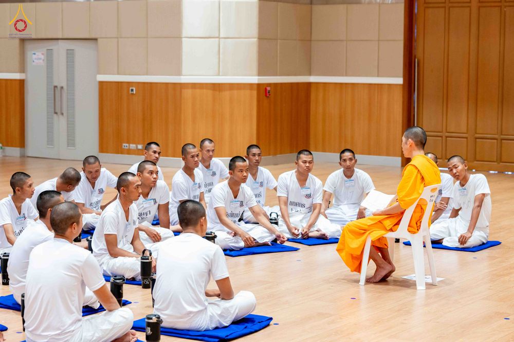 ภาพ No.341067:วันที่ 26 กรกฎาคม พ.ศ. 2569 โครงการพัฒนาคุณธรรม จริยธรรม สำหรับนักเรียนนายสิบตำรวจ (นสต.) รุ่นที่ 17 ศูนย์ฝึกอบรมตำรวจภูธรภาค 1 ได้จัดกิจกรรม ตักบาตรเพื่อน้อมอุทิศถวายเพื่อเป็นพระราชกุศลฯ  และปฏิบัติธรรม ติวธรรมมะ ณ ศูนย์ปฏิบัติธรรมเวิล์ดพีช วัลเล่ย์ (Wo