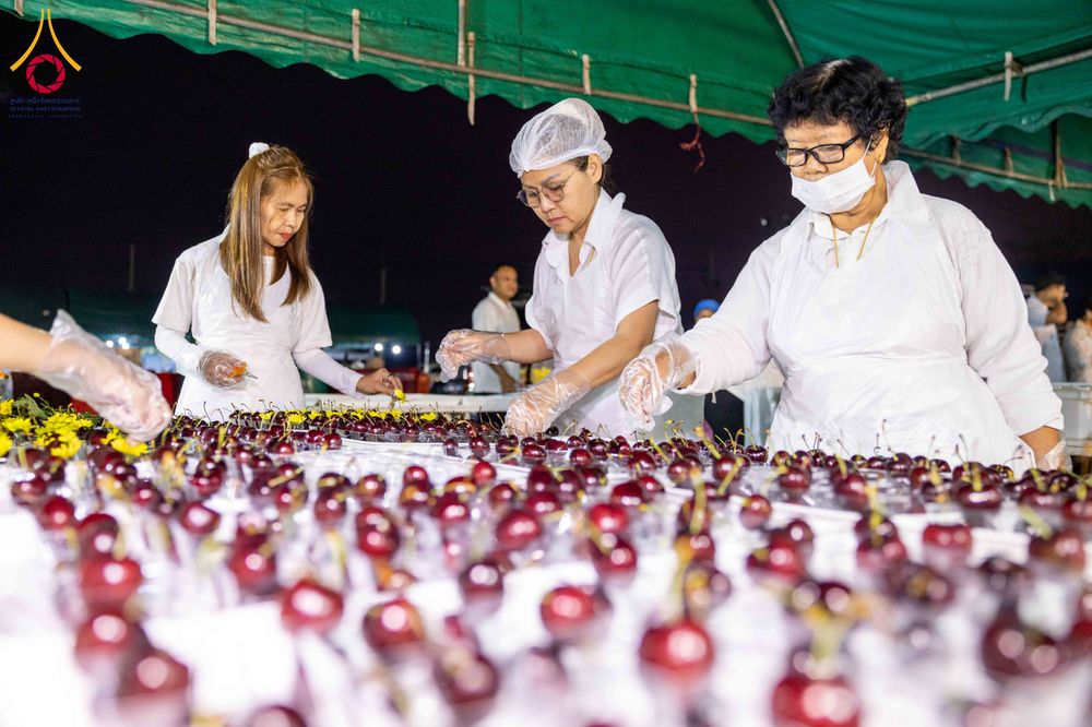 ภาพ No.300134:วันที่ 22 มกราคม พ.ศ. 2569 พิธีถวายภัตตาหารเป็นสังฆทาน แด่พระธรรมยาตรา ณ อนุสรณ์สถานบางปลา วัดบางปลา อำเภอบางเลน จังหวัดนครปฐม ในโครงการธรรมยาตรา กตัญญูบูชา มหาปูชนียาจารย์ พระมงคลเทพมุนี(สด จนฺทสโร) พระผู้ปราบมาร อนุสรณ์สถาน 7 แห่ง ปีที่ 14