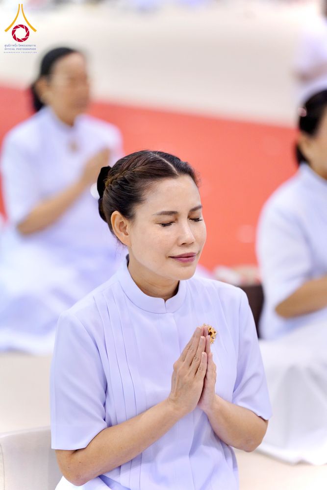 ภาพ No.284770:วันอาทิตย์ที่ 14 ธันวาคม พ.ศ.2568  พิธีปฏิบัติธรรม พิธีถวายภัตตาหารเป็นสังฆทาน พิธีมอบต้นสมบัติจักรพรรดิ ถวายแด่เจ้าอาวาสและประธานสงฆ์ 236 ศูนย์ส่งเสริมศีลธรรมทั่วโลก ณ สภาธรรมกายสากล วัดพระธรรมกาย