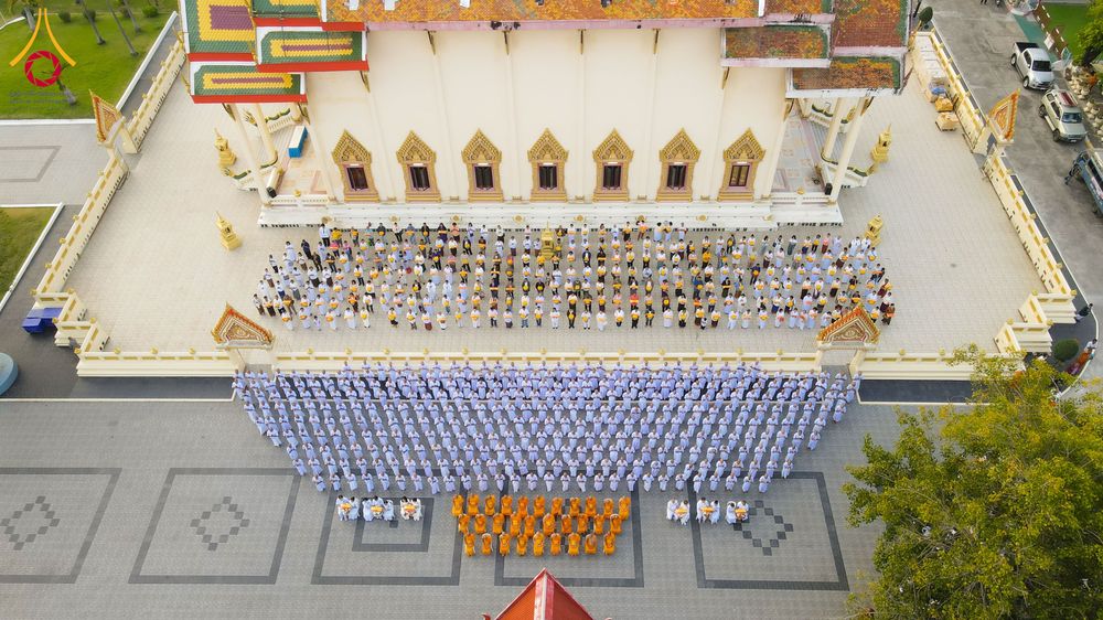 ภาพ No.278528:วันอาทิตย์ที่ 14 ธันวาคม พ.ศ.2568  พิธีเวียนประทักษิณ พิธีวันทาสีมาพระประธาน โครงการบวชบูชาธรรมมหาปูชนียาจารย์ ของศูนย์ปฏิบัติธรรมบุรีรัมย์ ณ วัดกลาง พระอารามหลวง จังหวัดบุรีรัมย์