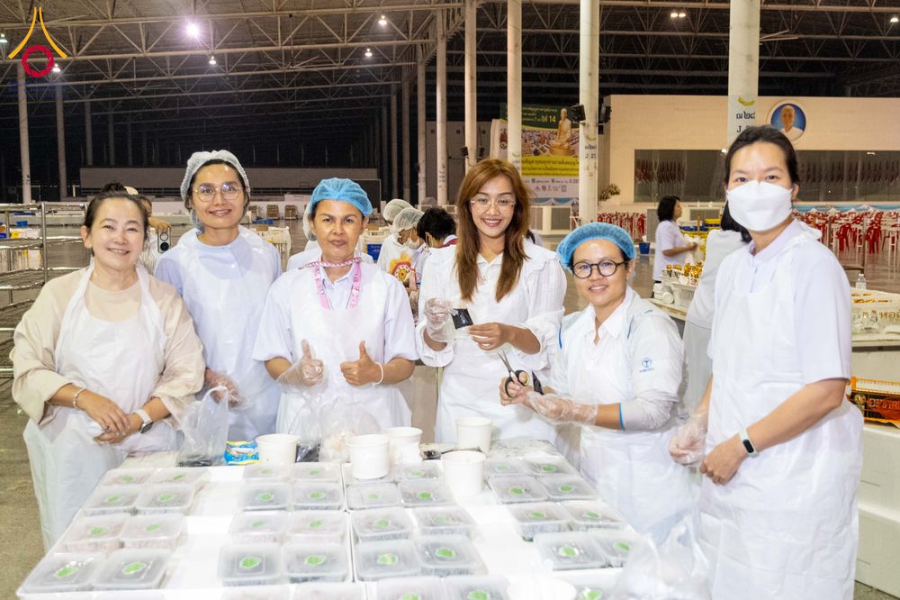 ภาพ No.306149:วันที่ 30 มกราคม พ.ศ. 2569 พิธีถวายภัตตาหารเป็นสังฆทาน แด่พระธรรมยาตรา ณ วัดพระธรรมกาย  จังหวัดปทุมธานี ในโครงการธรรมยาตรา กตัญญูบูชา มหาปูชนียาจารย์ พระมงคลเทพมุนี(สด จนฺทสโร) พระผู้ปราบมาร อนุสรณ์สถาน 7 แห่ง ปีที่ 14