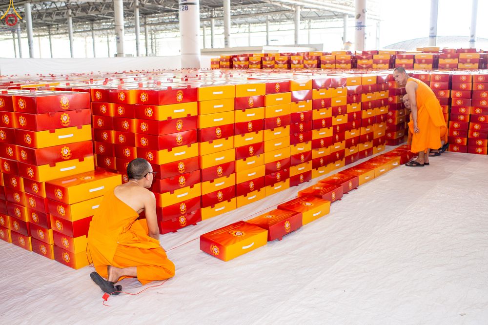 ภาพ No.320551:วันที่ 10 เมษายน พ.ศ.2569 การเตรียมกล่องไทยธรรม เพื่องานถวายมหาสังฆทาน 40,000 กว่าวัดทั่วประเทศ วันคุ้มครองโลก 22 เมษายน พ.ศ.2569 วัดพระธรรมกาย