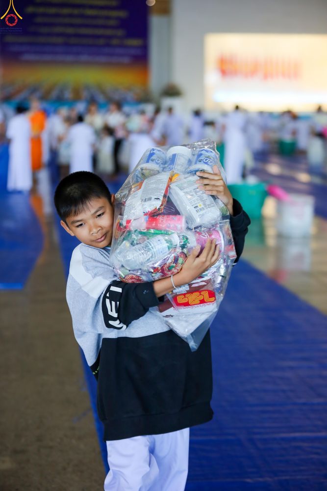 ภาพ No.311373:วันอาทิตย์ต้นเดือนที่ 1 มีนาคม พ.ศ.2569 พิธีตักบาตร และ พิธีบูชาข้าวพระ ณ สภาธรรมกายสากล วัดพระธรรมกาย