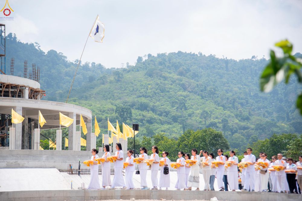 ภาพ No.320127:วันเสาร์ที่ 4 เมษายน 2569 พิธีตัดปอยผม ขอขมาผู้ปกครอง  มอบบาตร-ผ้าไตร และพิธีบรรพชาสามเณร 87 รูป  ณ ศูนย์ปฏิบัติธรรมระยอง(บ้านช่องลม)  ต.บางบุตร อ.บ้านค่าย จ.ระยอง