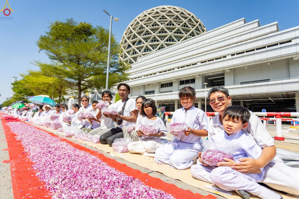 ภาพ No.304089:วันที่ 25 มกราคม พ.ศ. 2569 พิธีต้อนรับพระธรรมยาตรา  รร.สามัคคีราษฏร์บำรุง-วัดพระธรรมกาย ในโครงการธรรมยาตรา กตัญญูบูชา มหาปูชนียาจารย์ พระมงคลเทพมุนี(สด จนฺทสโร) พระผู้ปราบมาร อนุสรณ์สถาน 7 แห่ง ปีที่ 14