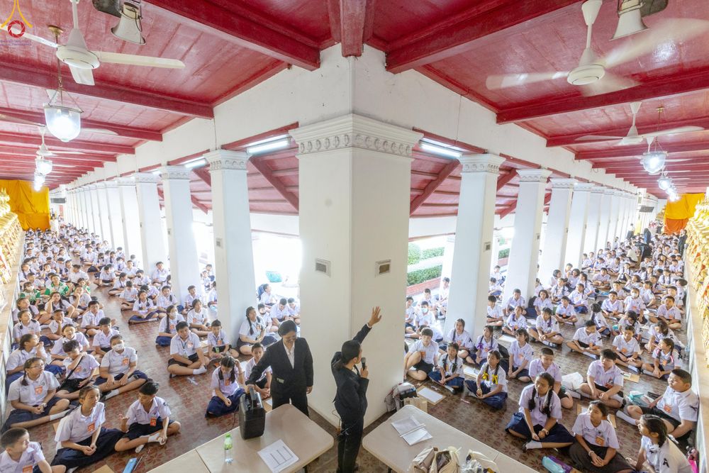 ภาพ No.288952:วันพุธที่ 17 ธันวาคม พ.ศ.2568 กิจกรรมเยาวชนไทยรวมใจทำความดี "เด็กดีมหานคร ต้นแบบด้านศีลธรรม" แข่งขันสอบตอบปัญหาศีลธรรมในพระพุทธศาสนา ครั้งที่ 7 และวันรวมพลังเด็กดี V-Star ประจำปี 2568 ณ วัดมหาธาตุยุวราชรังสฤษฎิ์ราชวรมหาวิหาร กรุงเทพมหานคร