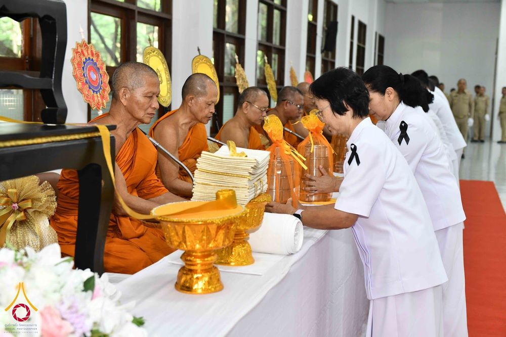 ภาพ No.344258:วันที่ 12 สิงหาคม พ.ศ. 2569  พสกนิกรชาวอำเภอคลองหลวง พร้อมใจร่วมพิธีสวดพระพุทธมนต์และทำบุญตักบาตรถวายพระราชกุศล เนื่องในวันคล้ายวันพระราชสมภพ สมเด็จพระบรมราชชนนีพันปีหลวง และวันแม่แห่งชาติ 12 สิงหาคม 2569