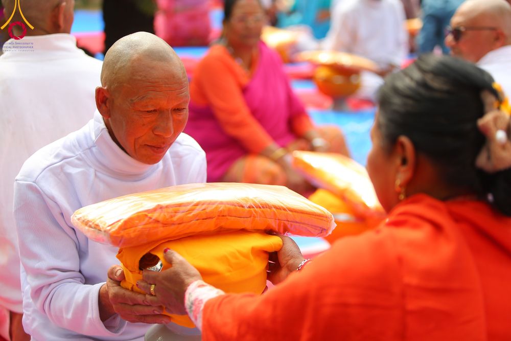 ภาพ No.313436:วันพฤหัสบดีที่ 12 มีนาคม พ.ศ. 2569 พิธีมอบบาตรและผ้าไตรในโครงการบรรพชาสามเณร 500 รูป  ณ นาคบาฮาล (Nagbahal) ประเทศเนปาล