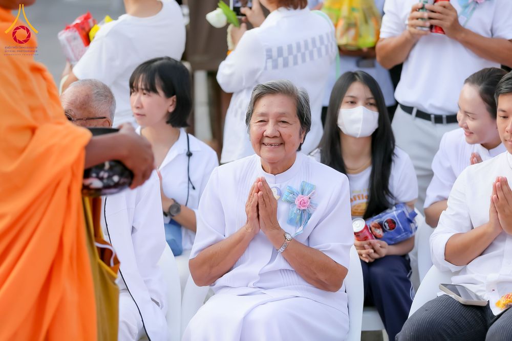 ภาพ No.313967:วันอาทิตย์ที่ 14 มีนาคม พ.ศ. 2569 ทำบุญเมืองหาดใหญ่ตักบาตรพระ 1,109 รูป เติมบุญใหญ่ หลังวิกฤตมหาอุทกภัย ณ ซุ้มประตูไชน่าทาวน์ ถนนศุภสารรังสรรค์ อ.หาดใหญ่ จ.สงขลา