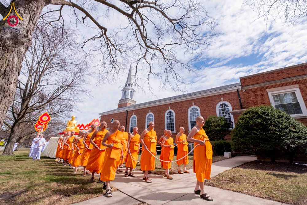 ภาพ No.319085:วันที่ 29 มีนาคม พ.ศ.2569 พิธีอัญเชิญรูปหล่อพระมงคลเทพมุนี (สด จนฺทสโร) ประดิษฐาน ณ ห้องปฏิบัติธรรม “มงคลรัตนโชติ”  วัดพระธรรมกายชิคาโก ประเทศสหรัฐอเมริกา