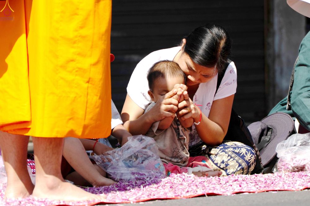 ภาพ No.304194:วันที่ 25 มกราคม พ.ศ. 2569 พิธีต้อนรับพระธรรมยาตรา  รร.สามัคคีราษฏร์บำรุง-วัดพระธรรมกาย ในโครงการธรรมยาตรา กตัญญูบูชา มหาปูชนียาจารย์ พระมงคลเทพมุนี(สด จนฺทสโร) พระผู้ปราบมาร อนุสรณ์สถาน 7 แห่ง ปีที่ 14