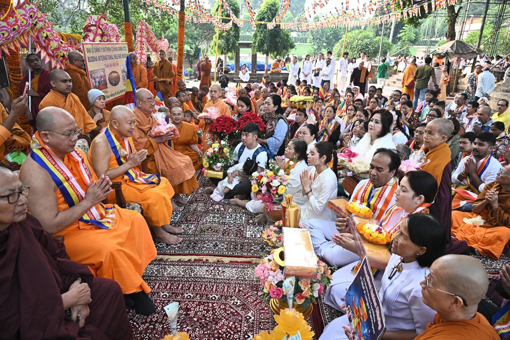 ภาพ No.278967:วันที่ 5 พฤศจิกายน 2568 กฐินสมทบวัดต่างประเทศ โดยคณะศิษยานุศิษย์ บูชาธรรม 81 ปี หลวงพ่อธัมมชโย ณ วัดมหาโพธิ์ เมืองพุทธคยา ถวายแด่  วัดพุทธนานาชาติเพื่อสวัสดิการสากล  (Buddha International Welfare Mission)  เมืองพุทธคยา ประเทศอินเดีย