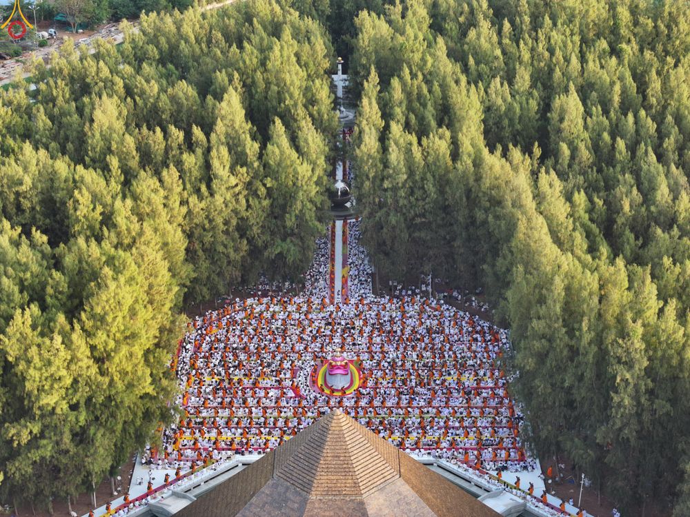 ภาพ No.287536:วันที่ 3 มกราคม พ.ศ. 2569 พิธีต้อนรับพระธรรมยาตรา ในโครงการธรรมยาตรา กตัญญูบูชา มหาปูชนียาจารย์ พระมงคลเทพมุนี(สด จนฺทสโร) พระผู้ปราบมาร อนุสรณ์สถาน 7 แห่ง ปีที่ 14 ณ อนุสรณ์สถานมหาวิหารพระมงคลเทพมุนี (โลตัสแลนด์) อ.สองพี่น้อง จ.สุพรรณบุรี