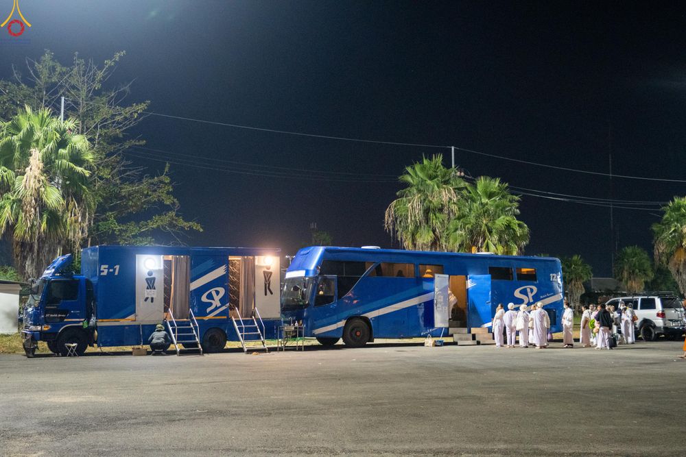 ภาพ No.282544:วันเสาร์ที่ 20 ธันวาคม พ.ศ.2568 พิธีตักบาตรพระ 10,000 รูป (ชุด 2) เนื่องในโอกาส 194 ปี จังหวัดกาญจนบุรี และอุทิศส่วนกุศลให้แด่บรรพชนทั้งหลาย บริเวณถนนสองแคว (Skywalk) เมืองกาญจนบุรี