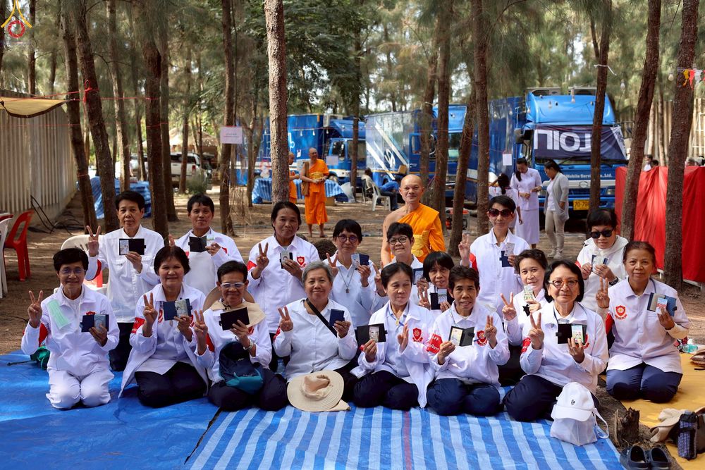 ภาพ No.296235:ภาพเบื้องหลังอาสาสมัครรวมใจ ชุดที่ 2 ในโครงการธรรมยาตรา กตัญญูบูชา มหาปูชนียาจารย์ พระมงคลเทพมุนี(สด จนฺทสโร) พระผู้ปราบมาร อนุสรณ์สถาน 7 แห่ง ปีที่ 14