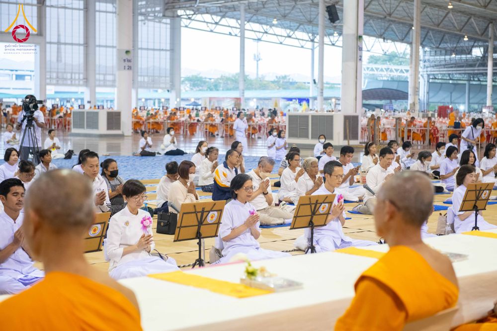 ภาพ No.303543:วันที่ 27 มกราคม พ.ศ. 2569 พิธีถวายภัตตาหารเป็นสังฆทาน แด่พระธรรมยาตรา ณ วัดพระธรรมกาย  จังหวัดปทุมธานี ในโครงการธรรมยาตรา กตัญญูบูชา มหาปูชนียาจารย์ พระมงคลเทพมุนี(สด จนฺทสโร) พระผู้ปราบมาร อนุสรณ์สถาน 7 แห่ง ปีที่ 14